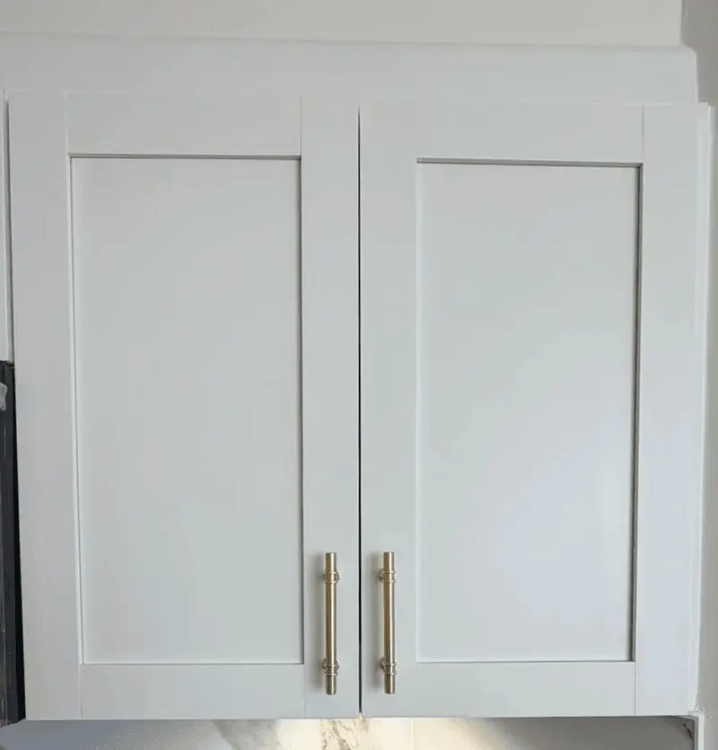 The same shaker cabinet doors after painting in white Alabaster with gold pulls
